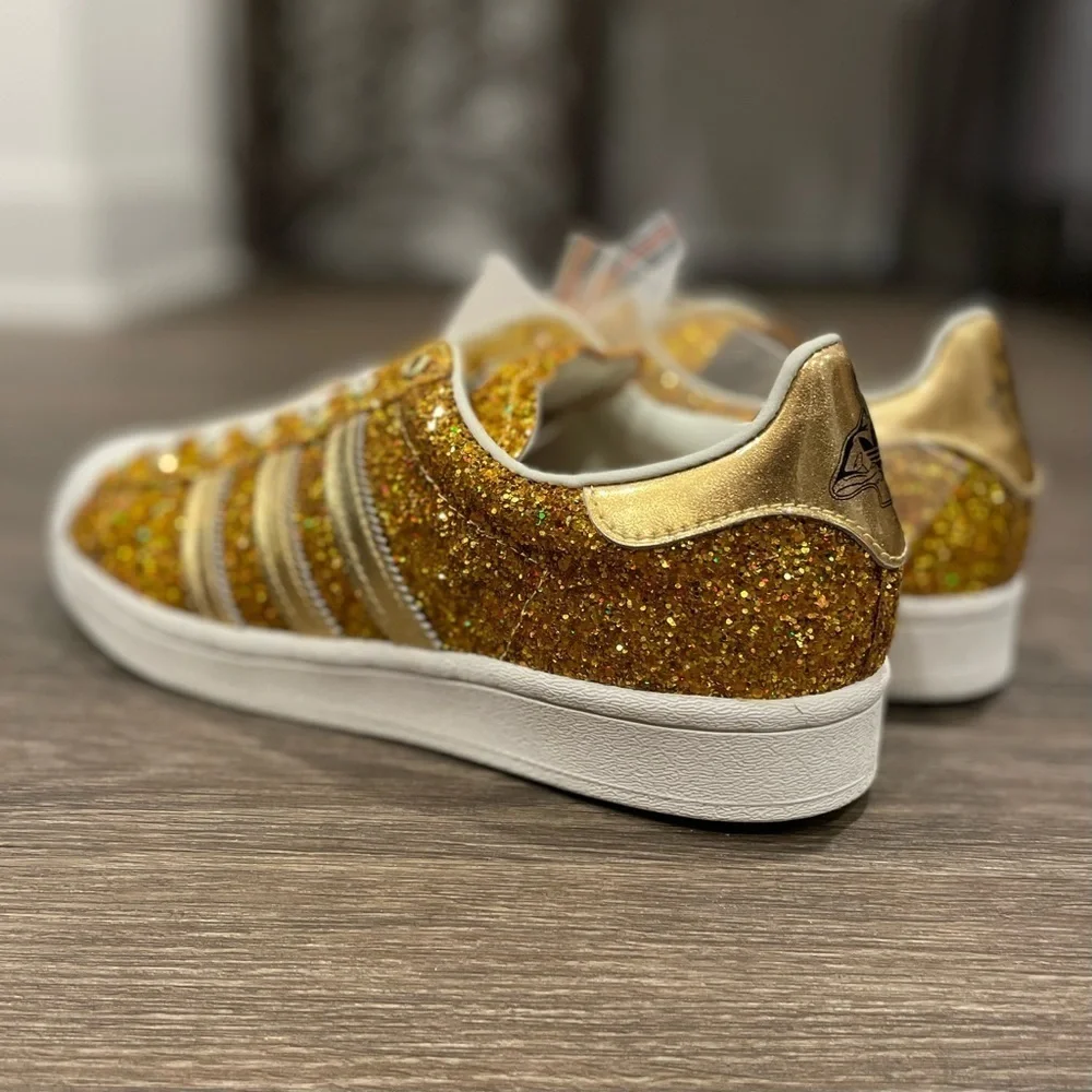 Adidas Superstar sz 5.5, 6 - Picture 4 of 5